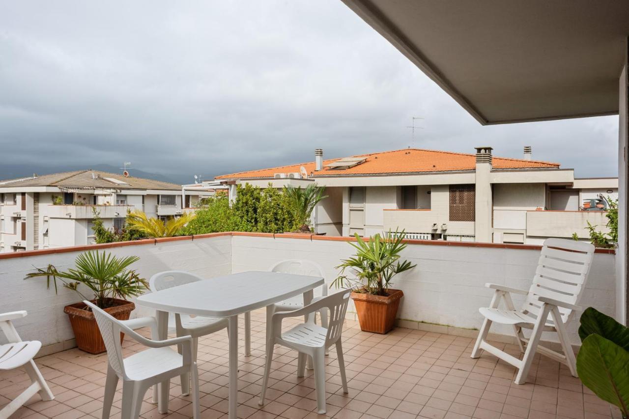 Ferienwohnung Luni Mare Bright Terrace Flat With Parking Marinella di Sarzana Exterior foto